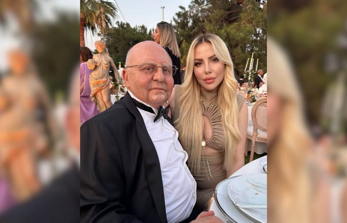 80 Yaşındaki Milyarder ve 38 Yaşındaki Eşi 3. Yıl Dönümünü Kutladı