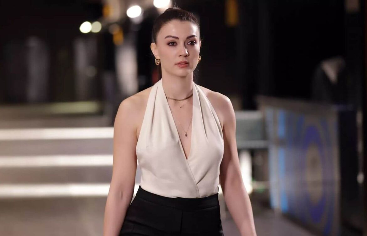Burcu Özberk’ten Eğlence Programlarına Gönderme