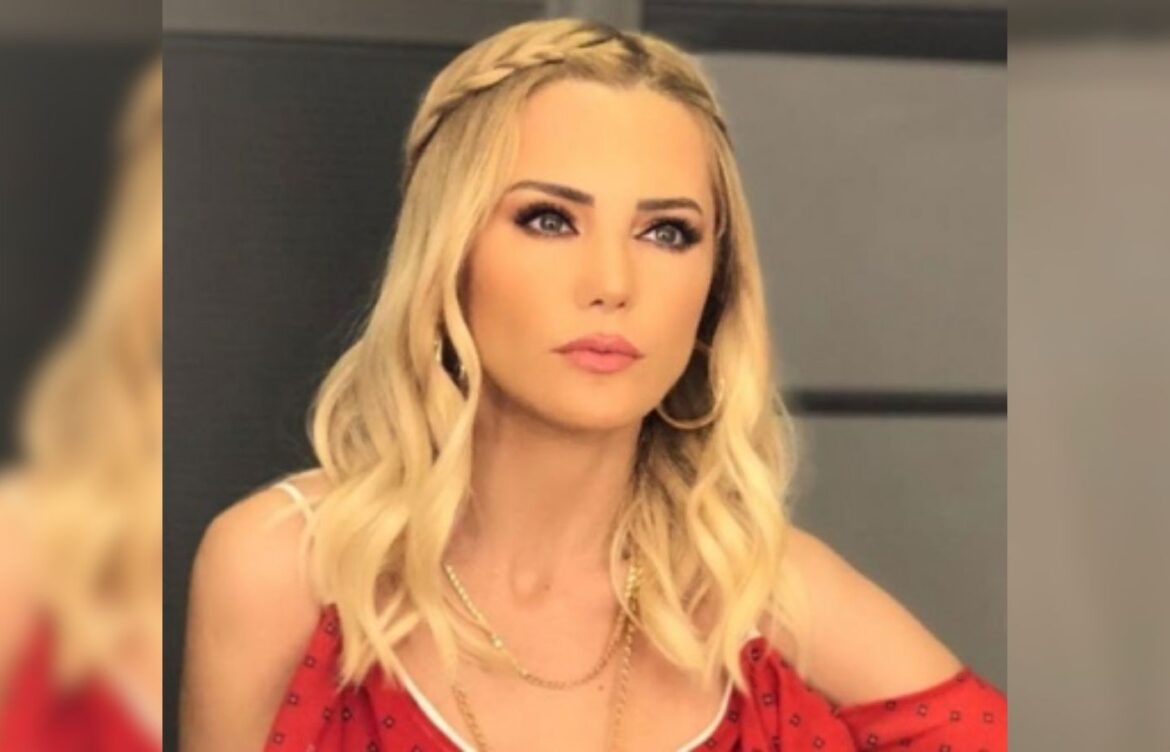 Ece Erken Sinan Akçıl İle Birlikteliğini İlan Etti