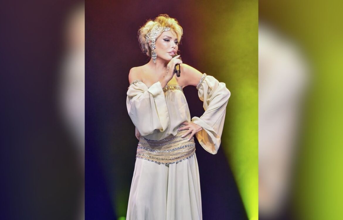 Şarkı Söylerken Yüzünde Mimik Oynamayan 79 Yaşındaki Ajda Pekkan Son Hali İle Şaşırttı