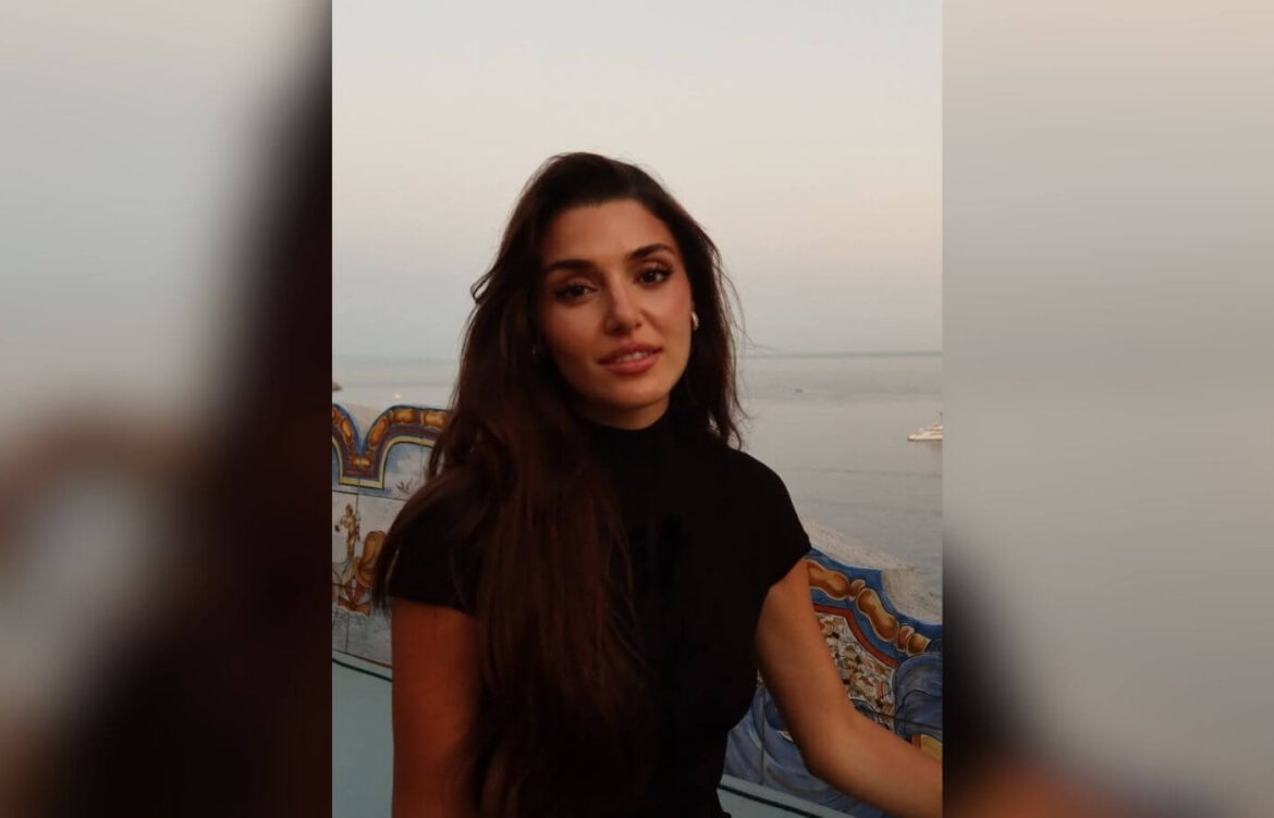 Hande Erçel Bodrum’da Aile Saadeti Temalı Tatil Yaptı