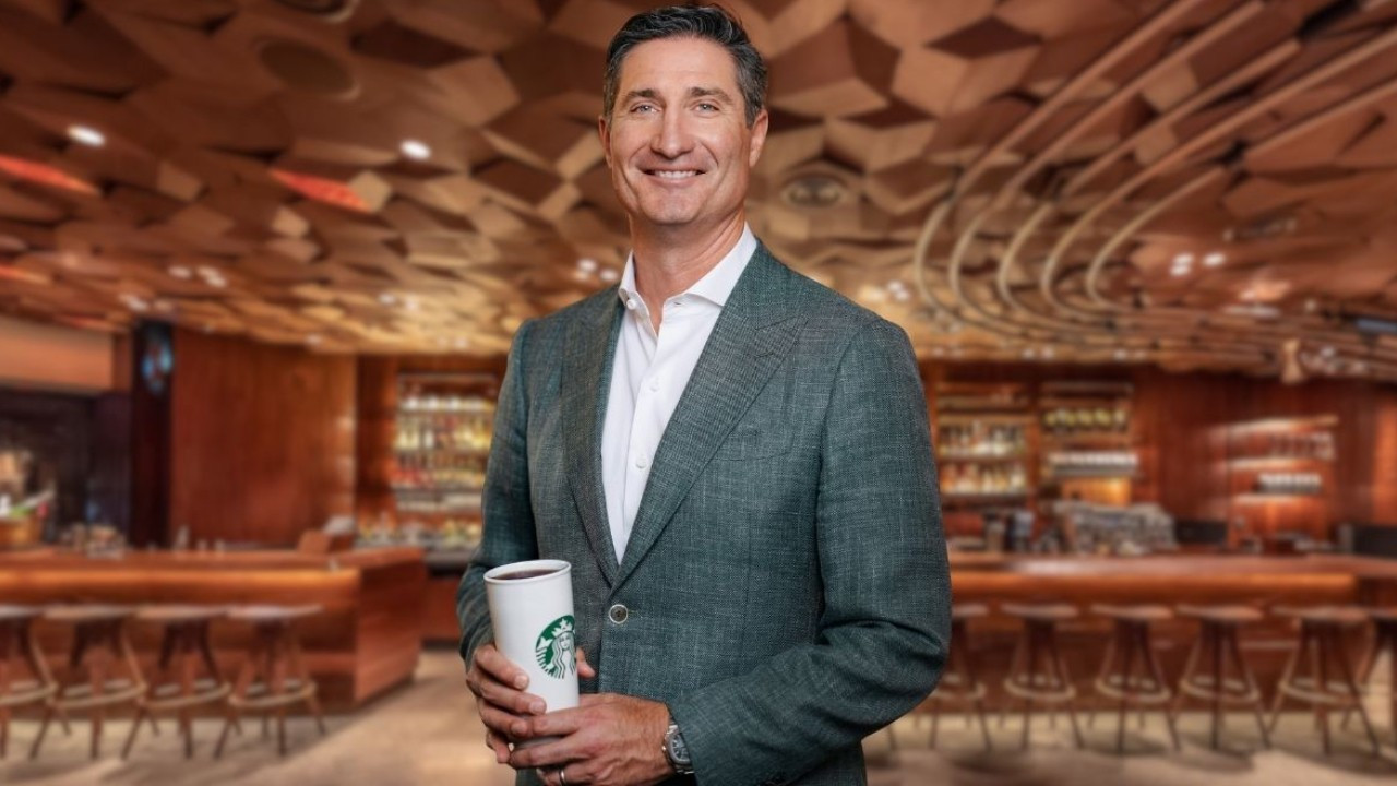 250 bin dolarlık limit kaldırıldı: Starbucks CEO’suna sınırsız özel jet hakkı
