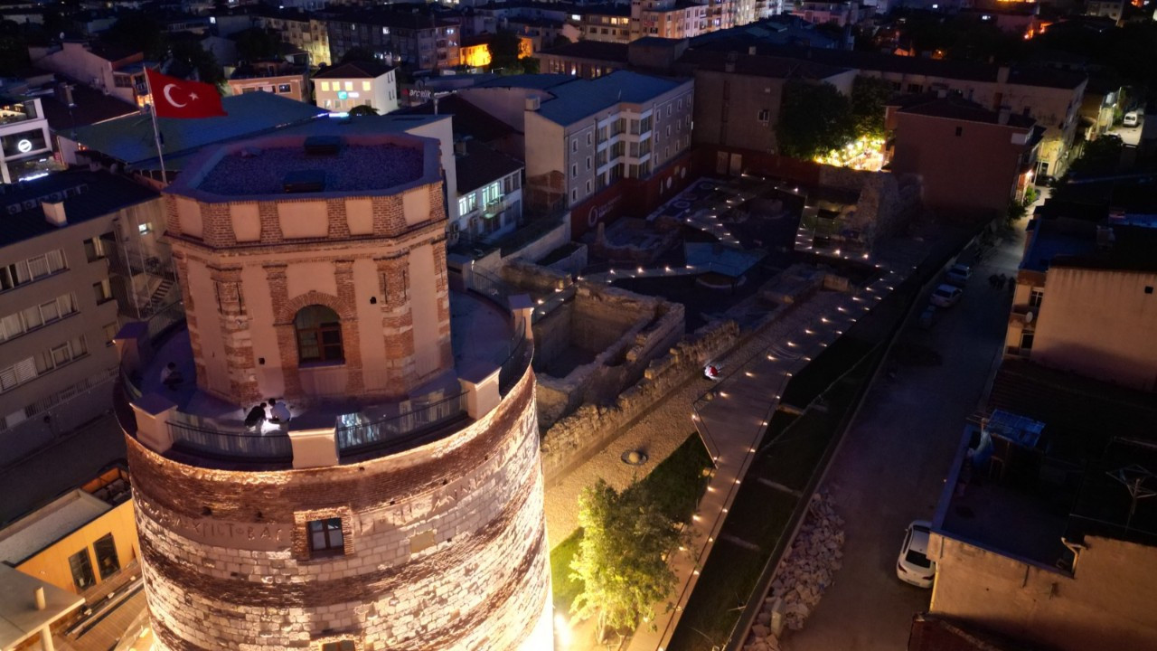 Bakan Ersoy paylaştı! Edirne’nin tarihî saat kulesi yeniden ziyarete açıldı